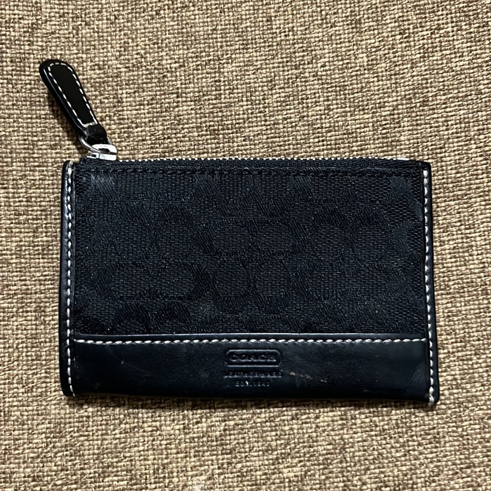 Coach - Picture 2 of 4